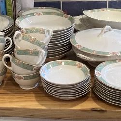Warwick China - Wheeling West Virginia - 1940's -81 pieces. 