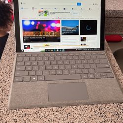 Microsoft Surface Pro (2017) 