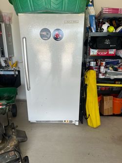 Large Commercial Upright Freezer – 17 Cu Ft – Works Great