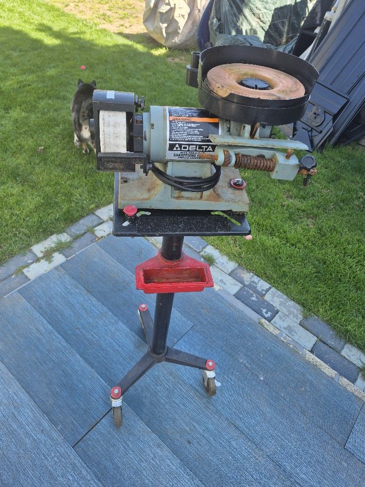Delta Sharpening Center. Stand Included wuth Wheels. Model 23-710