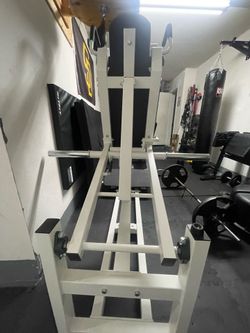 Sydee V hack squat machine