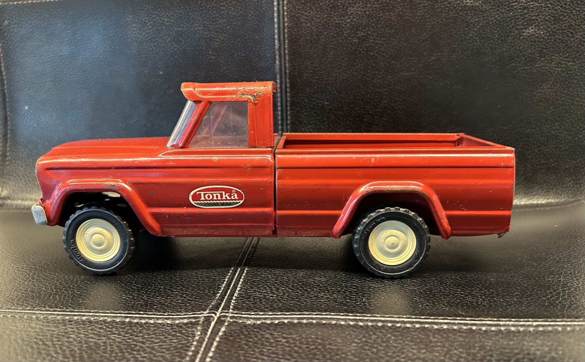 Vintage Tonka Jeep Pick Up Truck