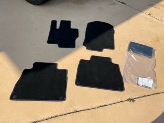 Mercedes-Benz Carpet Floor Mats and License Plate Bracket GLE GLS 2020-2024