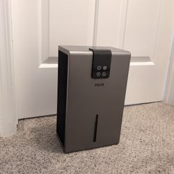 USED (IN GREAT CONDITION) - DEHUMIDIFIER