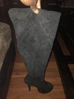 Kim Kardashian’s boots Size 8.5