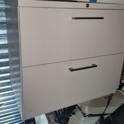 4x Matching 2-drawer Lateral File Cabinets Locking Delivery Possible  30"w