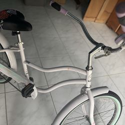 Lovely Schwinn Ladies Bike