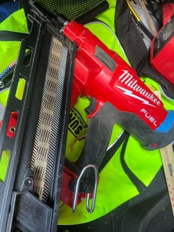 Milwaukee 30° nailer