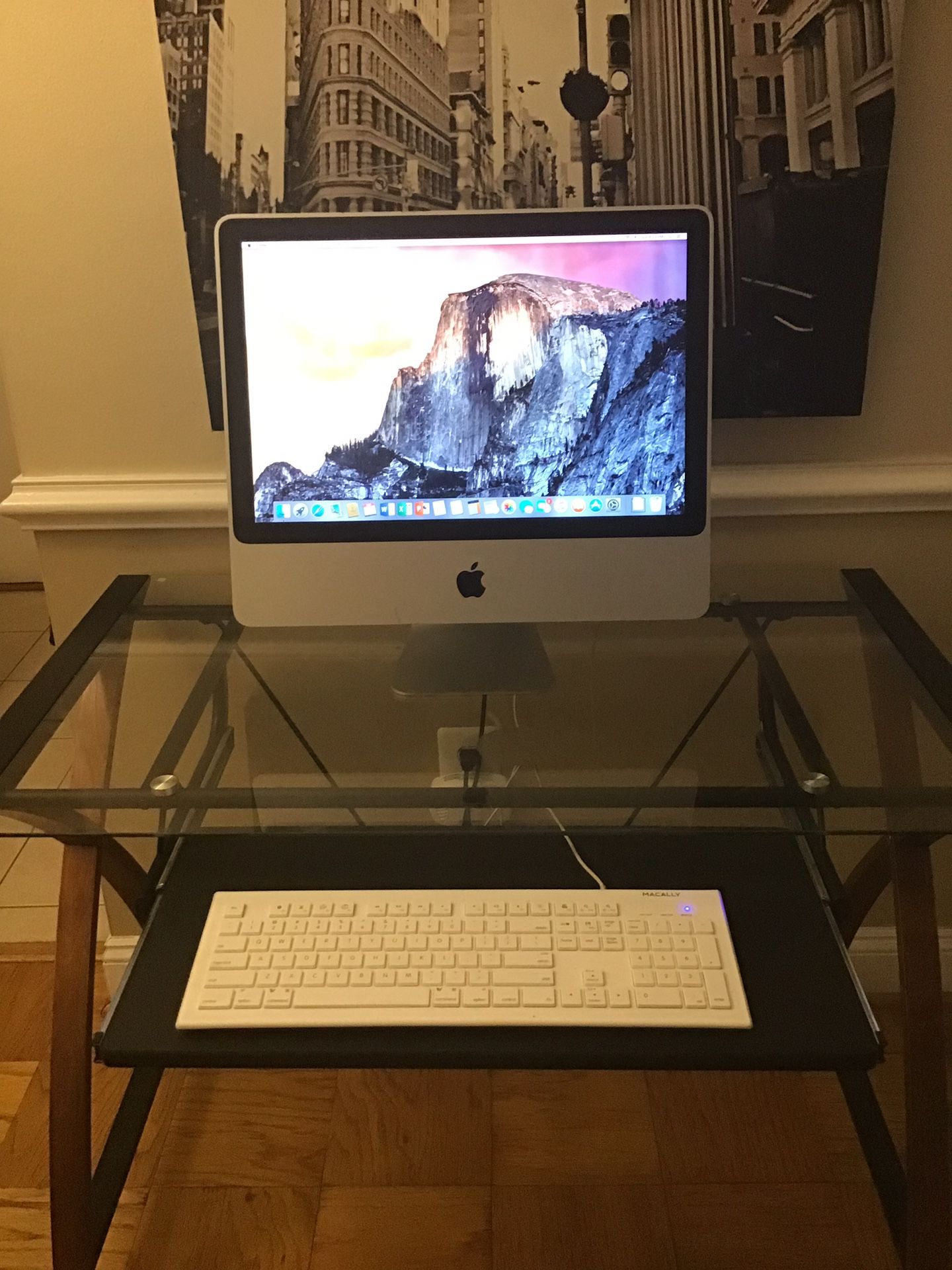 Apple iMac 20” Desktop Computer