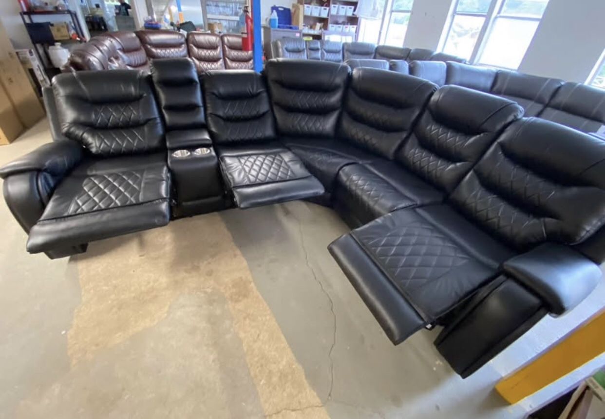 FREE DELIVERY AND INSTALLATION - Brand New (Grey Or Black) RECLINING SECTIONAL