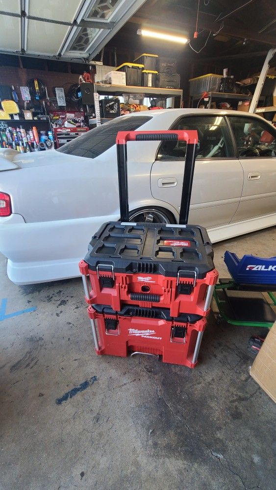Milwaukee PACKOUT 22 in. Rolling Modular Tool Box