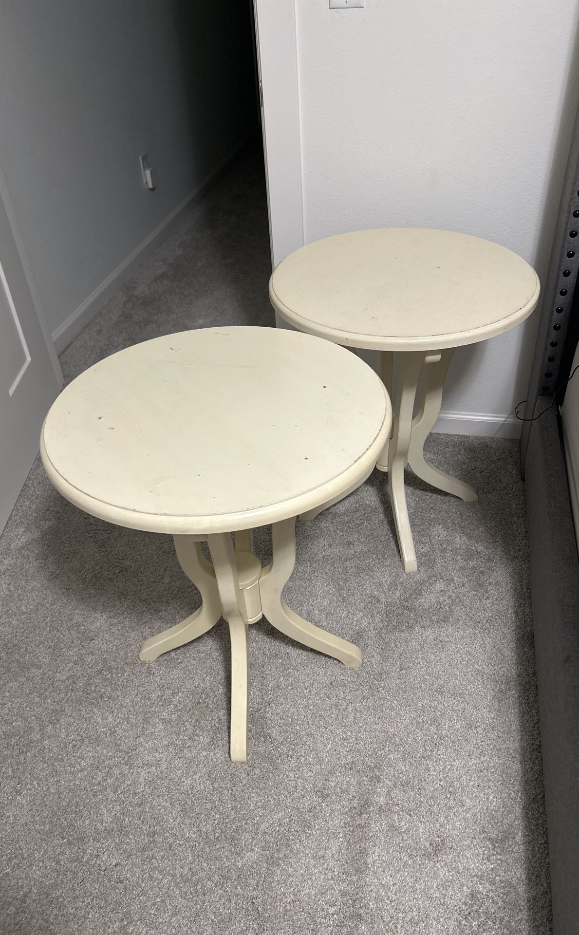 Set : Off White Pedestal Tables (2)