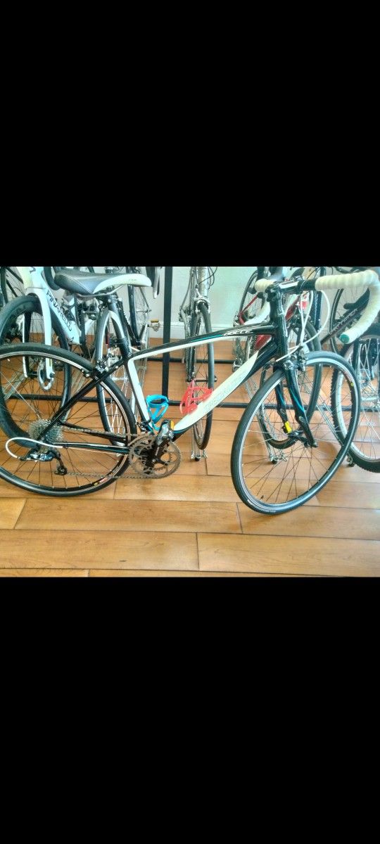 Specialized Carbon Bike 17 Inch And A Half Frame And Excellent Condition Like New
