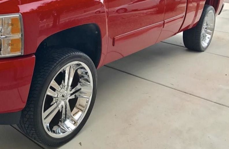 24inch Rozzi Wheels with new tires