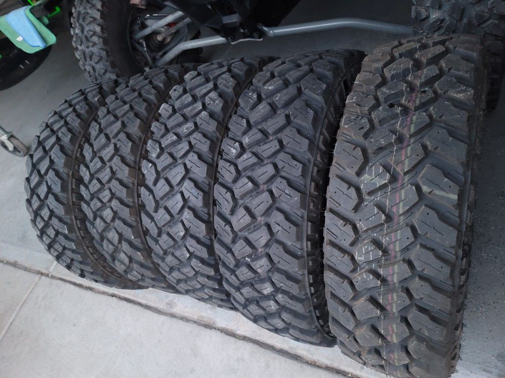 17" Firestone Destination MTs 255/75/17 Like New