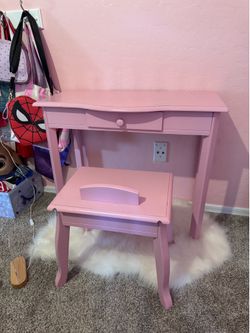 Kid’s vanity desk/stool
