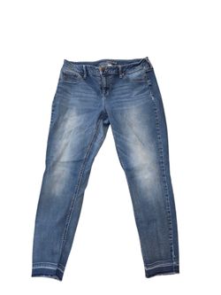 Maurices medium rinse mid-rise tapered jeans, L-R. EUC.