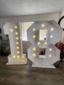 hey im selling these 4ft light up numbers for 18 / 81 / 1 / 8