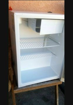 Mini fridge 