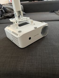 vankyo projector with mount