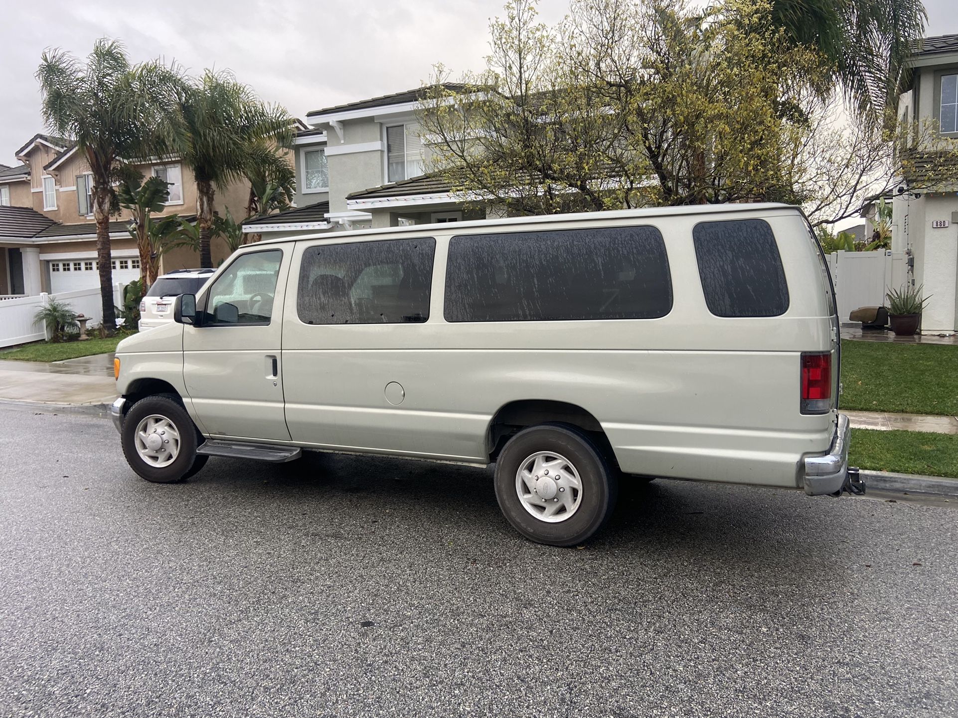 2004 Ford E350