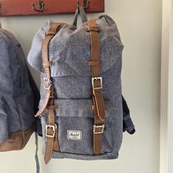 Herschel Little America Backpack | Mid-Volume - 21L