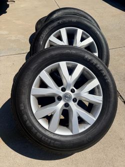 235/652R18 Tires and Rims Gently Used