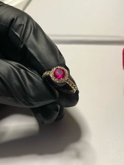 Women’s beautiful 10k ring