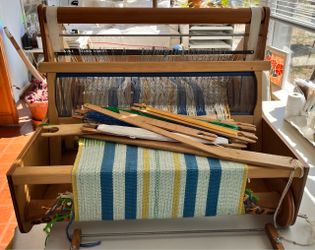 Table Top Weaving Loom with Shuttles