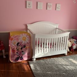 Crib/day bed and matching dresser