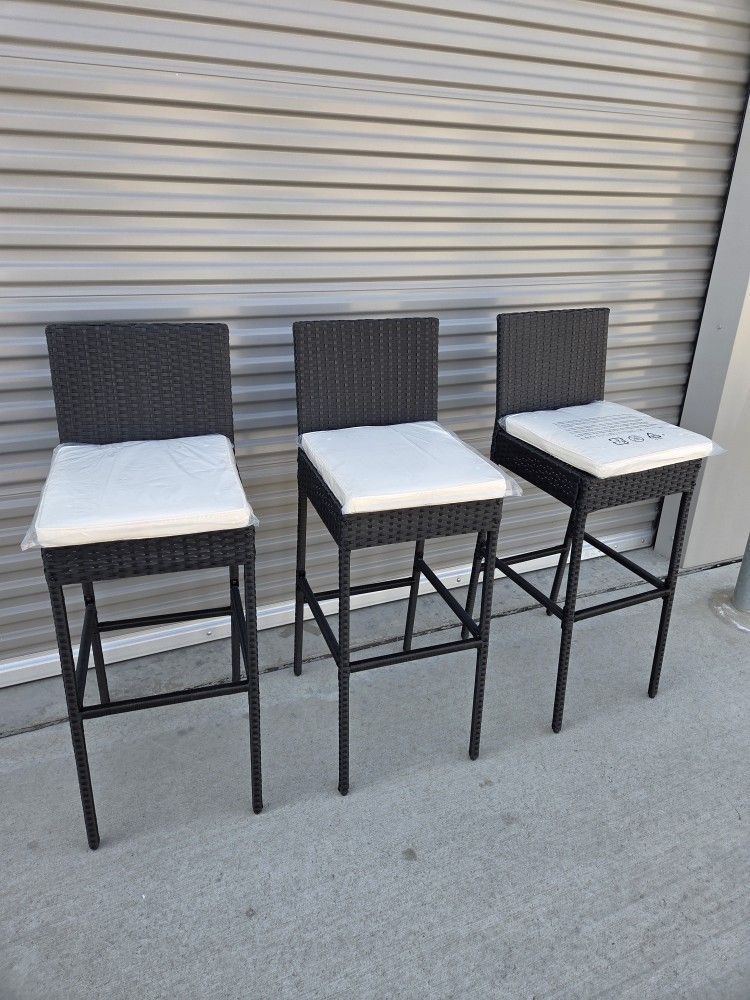 Set of 3 Patio Wicker Barstools, Outdoor Bar Height Chair w/Soft Seat Cushion & Cozy Footrest, Heavy-Duty Metal Frame, Mix Brown Rattan Bar Chair