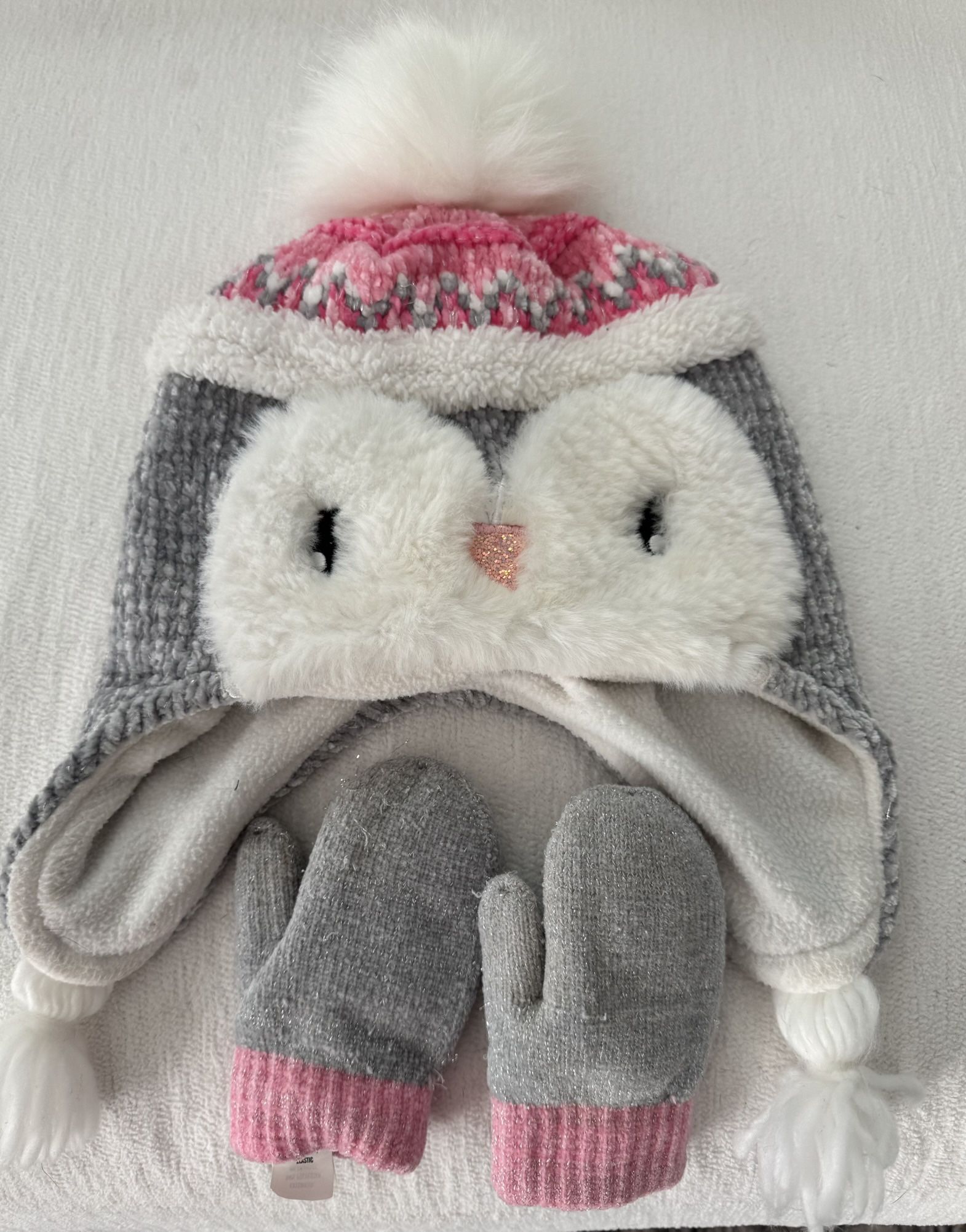 New girls beanie size 4y-5y and gloves
