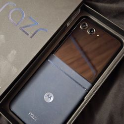 2025 Razr T-Mobile LOCKED!!