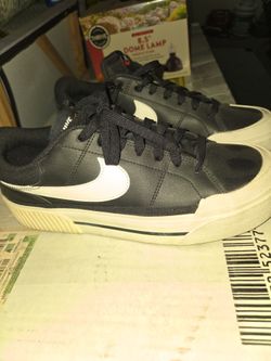 Nikes woman's 10