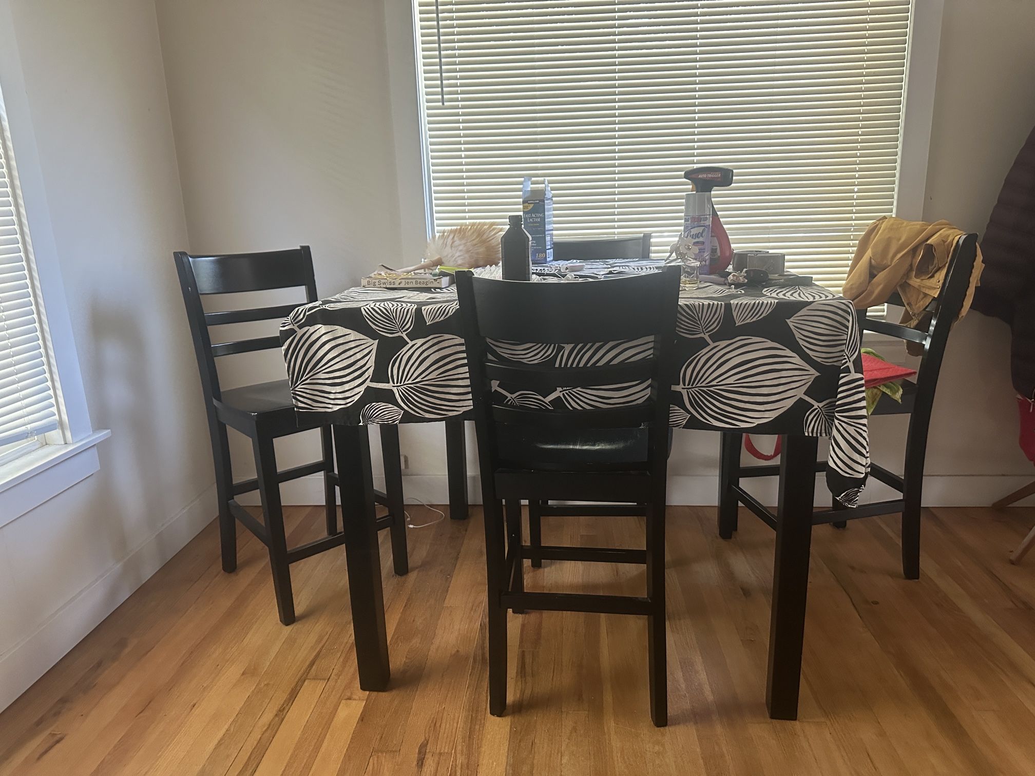 FREE counter table W/ 4 Seats