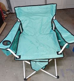 Heavy duty folding chair with a canopy