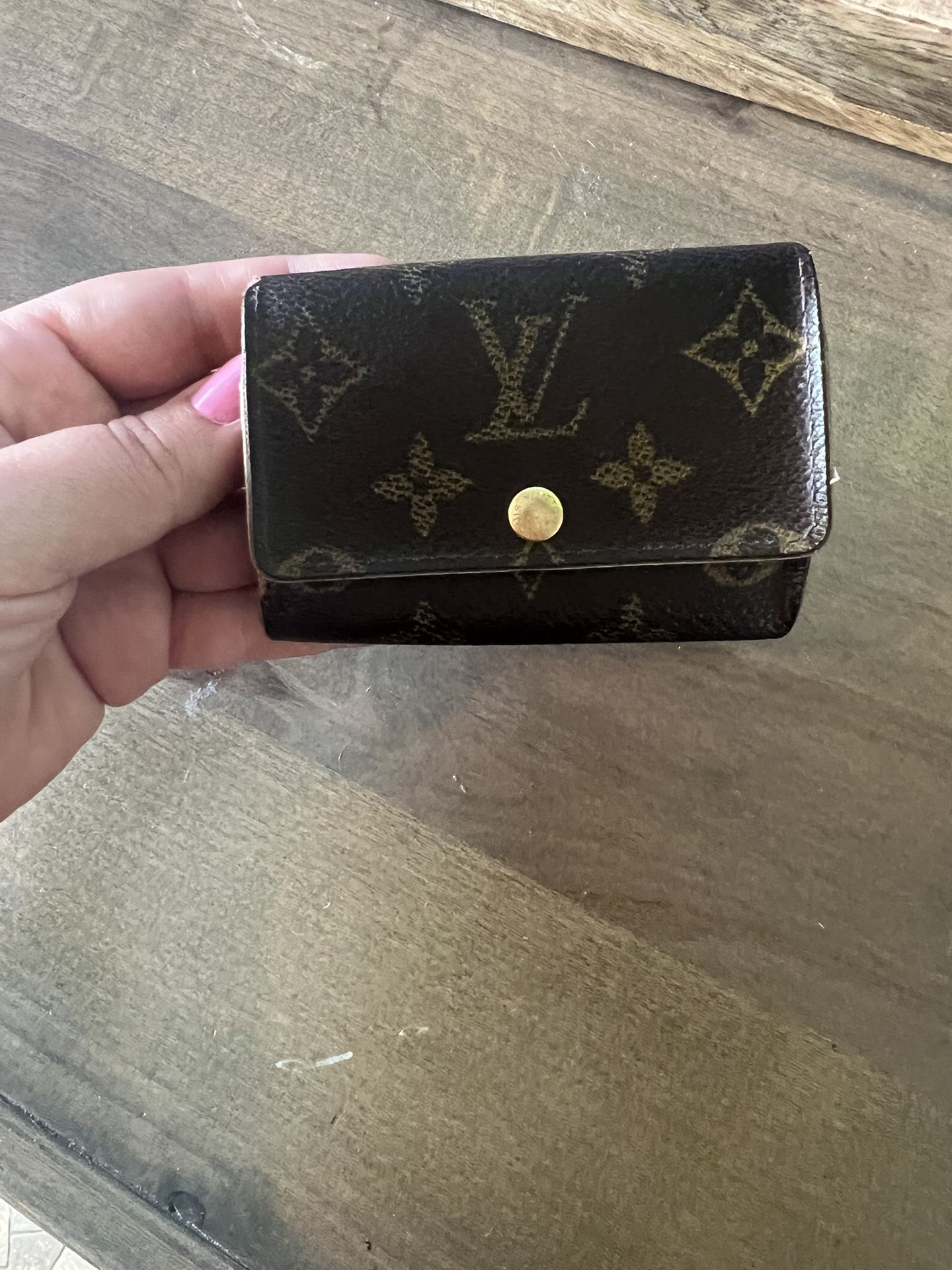 Louis Vuitton Vintage 6 Keychain/wallet for Sale in Norwalk, CA