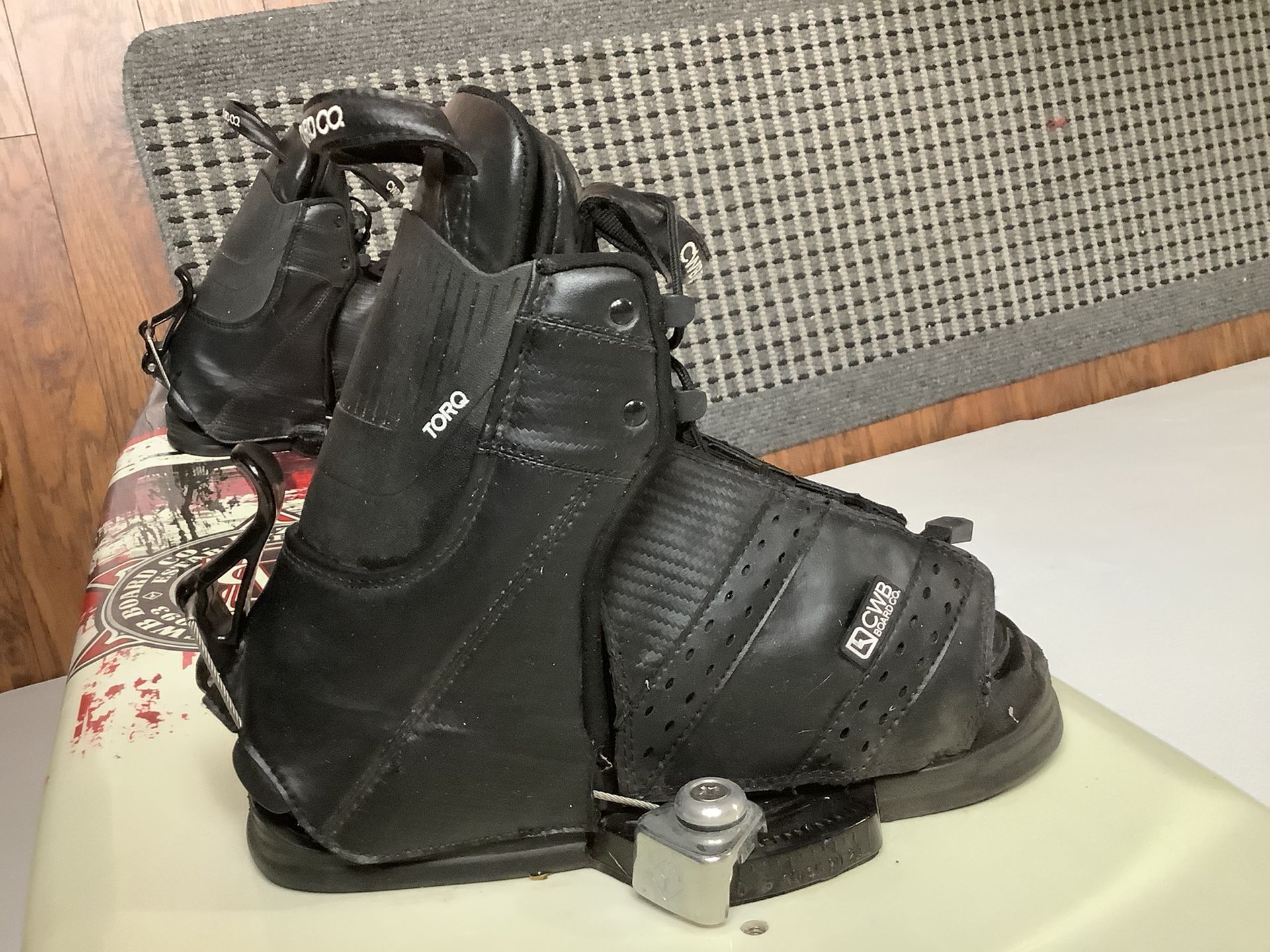 134 cwb Faze wakeboard men’s 5-8 cwb Toro bindings