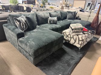 Oversized! Sectional! Easy Financing! $49 down! 💙🎉😍