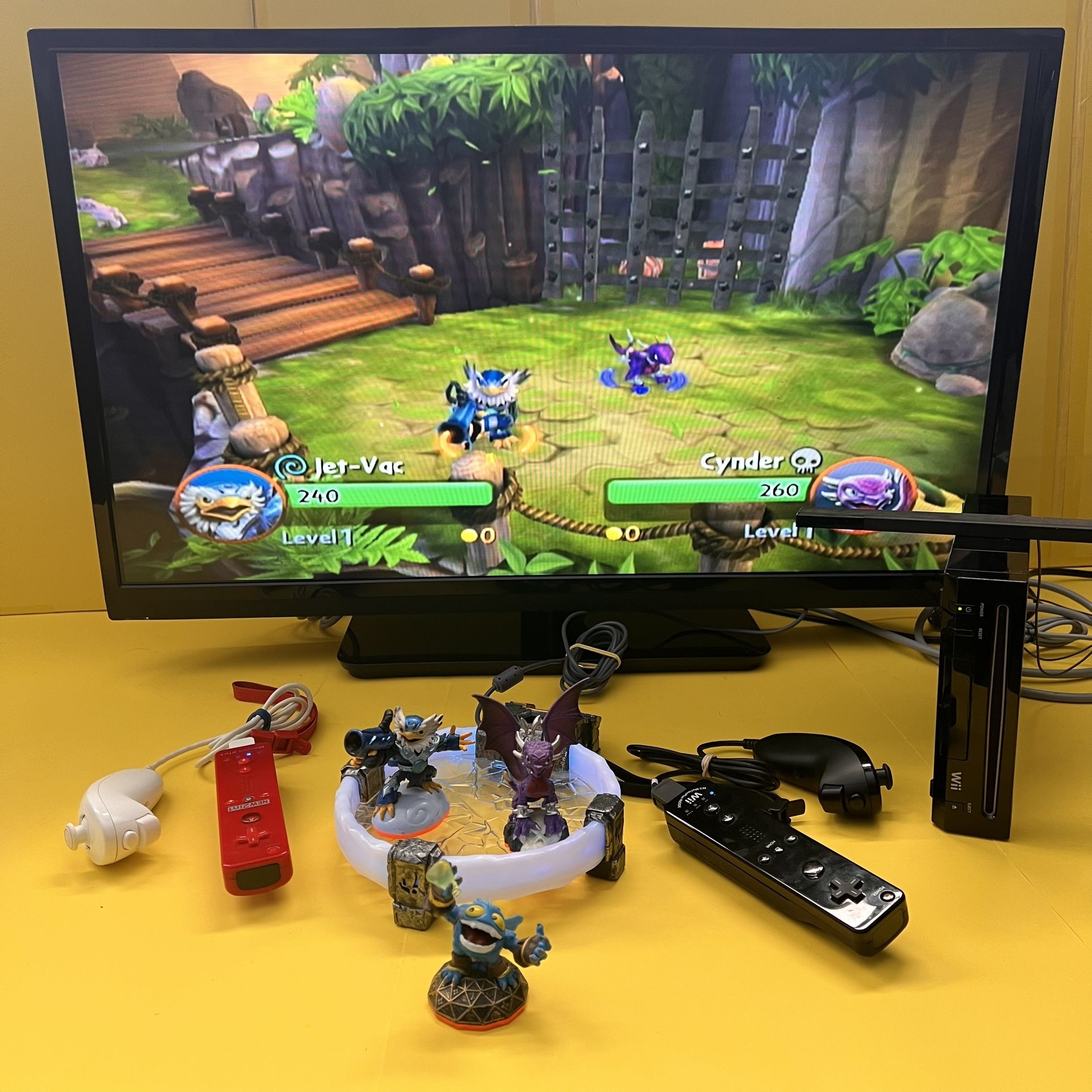 Wii Bundle with TV 32” for Sale in Wildomar, CA - OfferUp
