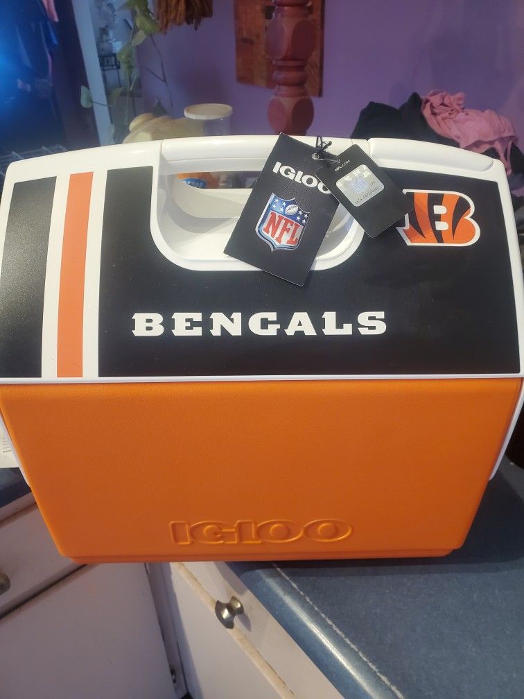 BRAND NEW 16q igloo bengals cooler