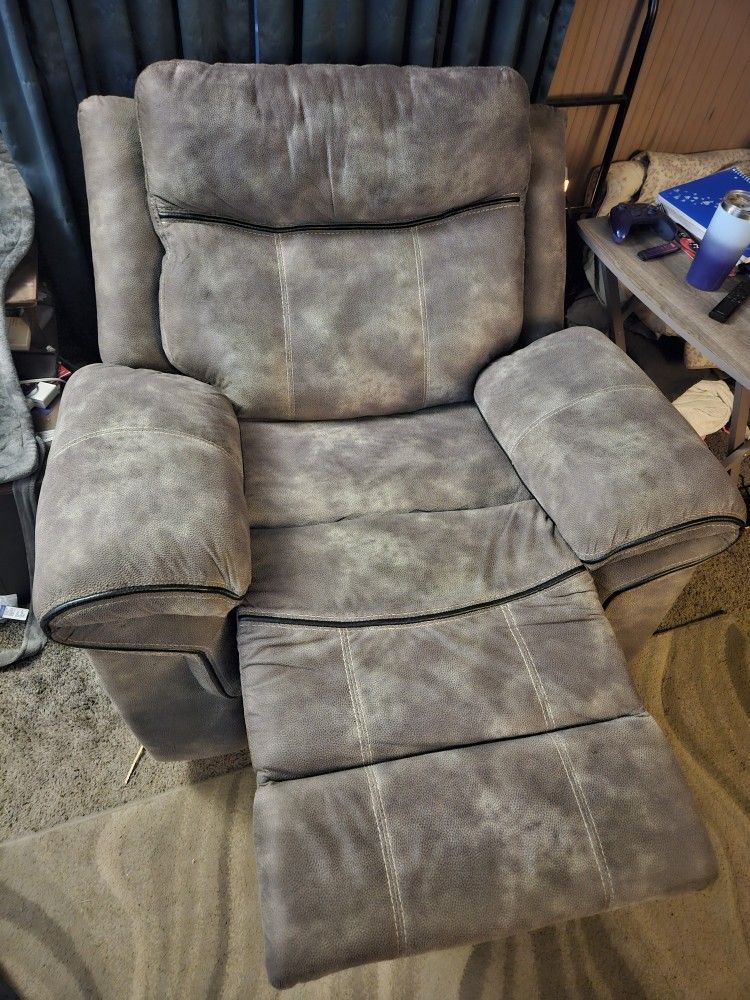 Ashley Swivel Rocker Recliner