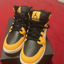 Nike Number 1s  Mustard and Black Worn Once Size 7