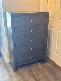 Wooden 5-drawer dresser