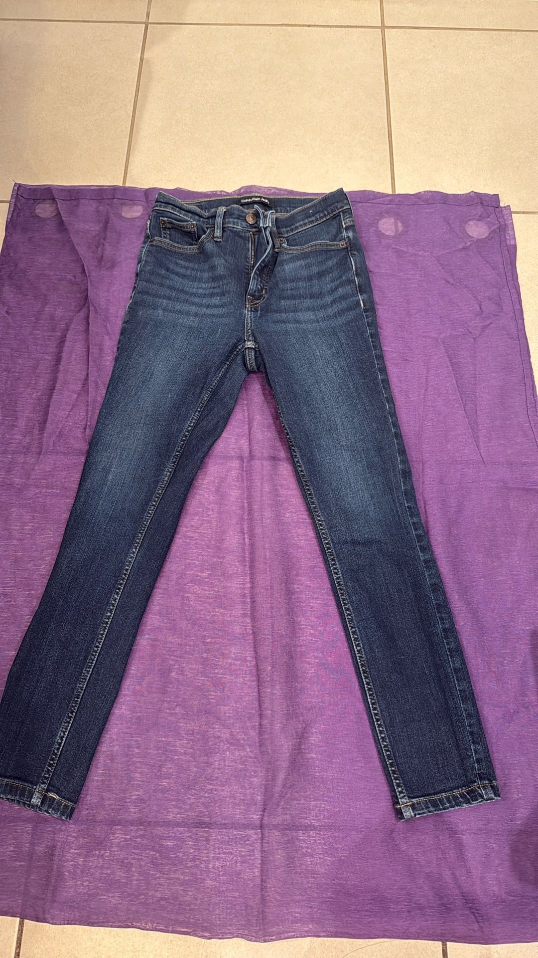 Pantalon Calvin Klein talla 26 en 5$
