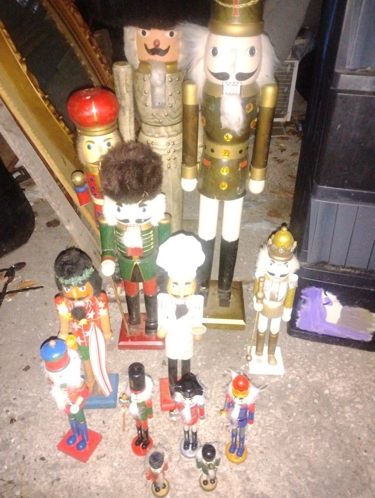 12 Nut Crackers