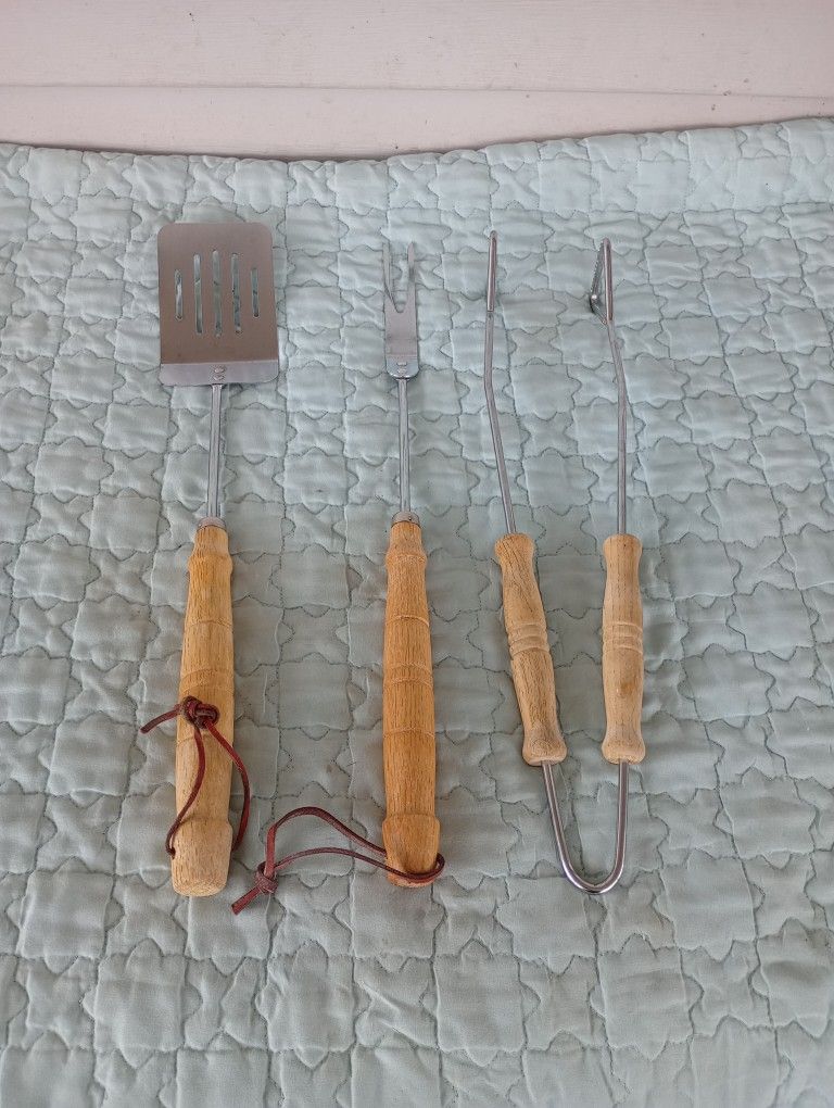 BBQ Grilling Tools Woodgrain Handles - 3 Pieces