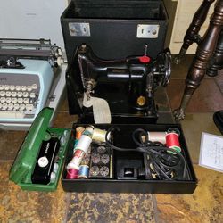 SINGER SEWING MACINE VINTAGE 