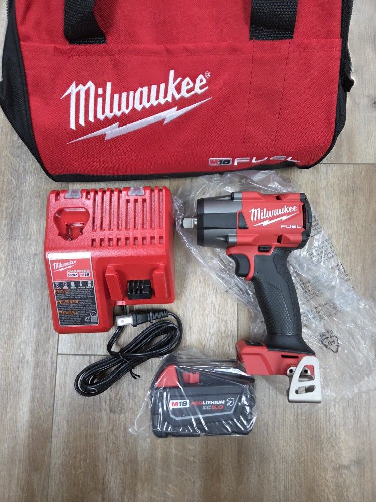 NEW Milwaukee M18 Fuel Brushless 1/2" Mid Torque Impact Wrench Kit With Bag