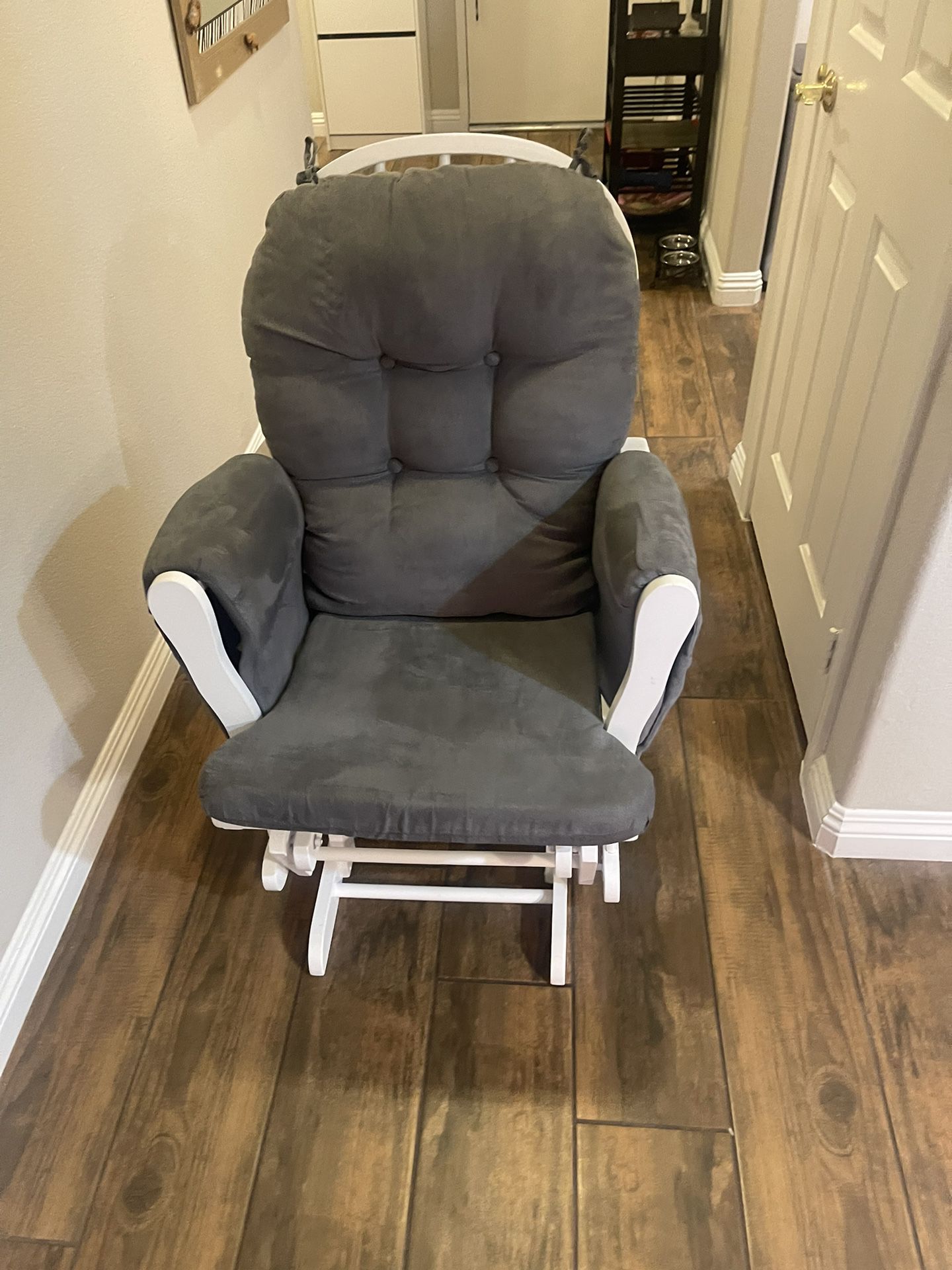 Clean Rocking Chair 